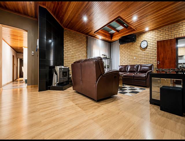 5 BEDROOM HOUSE FOR SALE IN LENASIA